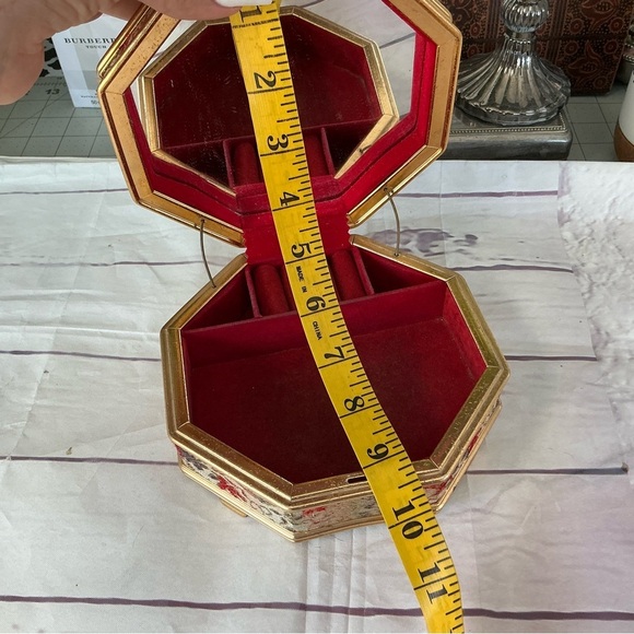 vintage 1950's jewelry box covered in gold lame tapestry fabric with mirror - Picture 5 of 9